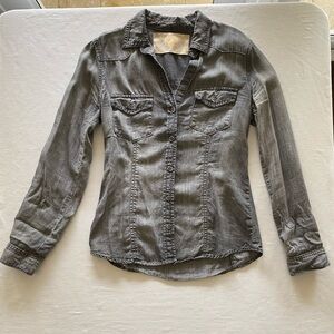 Bella Dahl Women’s Light Grey Denim Button-Down Shirt